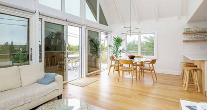 Adorable 3-bedroom cottage on magical Gerard Drive in East Hampton