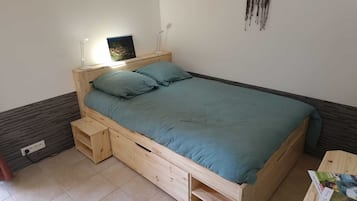1 bedroom, iron/ironing board, travel crib, WiFi