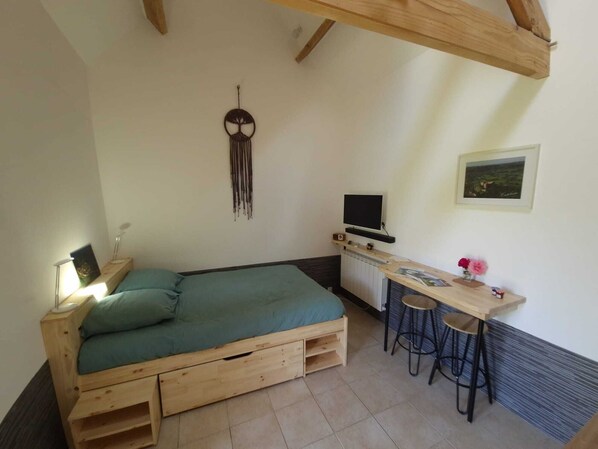 1 bedroom, iron/ironing board, travel cot, WiFi