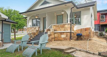 Charming Lake View cottage in tranquil Rockaway Beach
