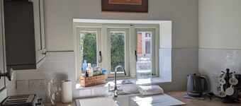 Barn North Norfolk Close to Holt & Blakeney, free private parking & WiFi