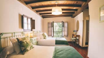 5 quartos, ferros/tábuas de passar roupa, Wi-Fi, roupa de cama