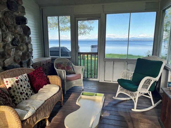 Smart-tv, pejs, dvd-afspiller, musikbibliotek