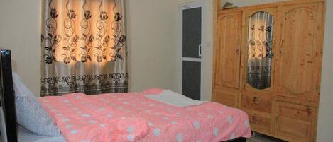 4 Schlafzimmer, Bügeleisen/Bügelbrett, WLAN, Bettwäsche