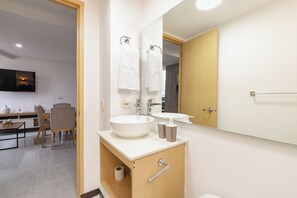 Shower, towels, soap, toilet paper - Laureles Cozy Diamond in the Sky  (Medellín)