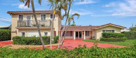 Appartement Duplex Familial, 3 chambres, non-fumeurs, piscine privée | 2 chambres, literie de qualité supérieure, bureau