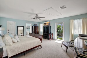 高級寢具、書桌、手提電腦工作空間、熨斗/熨衫板