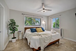 Premium bedding, desk, laptop workspace, iron/ironing board - Beach Duplex 3br Manor with Heated Pool (Lauderdale-by-the-Sea)