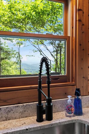 Interior - Big Views & Seclusion at Chalk Dust Overlook - Newly Renovated Cabin in Purlear (Purlear)