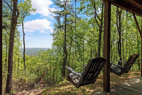 Property grounds - Big Views & Seclusion at Chalk Dust Overlook - Newly Renovated Cabin in Purlear (Purlear)