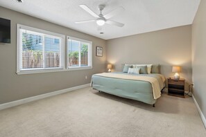 3 chambres, fer et planche à repasser, Wi-Fi gratuit, draps fournis
