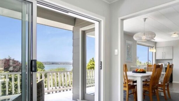 Interior - Acacia Bay  - Lake and Mountain Views (Taupō)