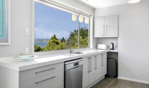 Refrigerador, horno, parrilla de estufa y lavavajillas 