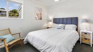 Room - Acacia Bay  - Lake and Mountain Views (Taupō)