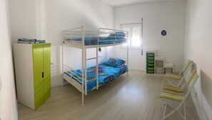 6 bedrooms, iron/ironing board, bed sheets