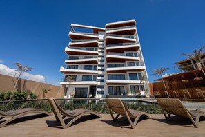 Exterior - Spacious 3-bedroom, 3 Bathroom with Jacuzzi, pool, gym, and ocean view (Dakar)