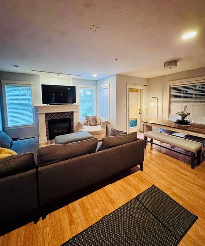 Executive central Nanaimo townhouse close to all amenities