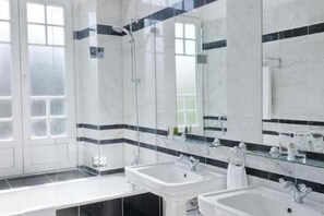 Bathroom - Curia Palace Hotel & Spa (Tamengos)