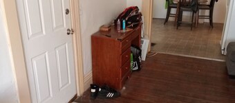 Charming 2-bedroom apartment in delightful Rochester with WiFi, AC