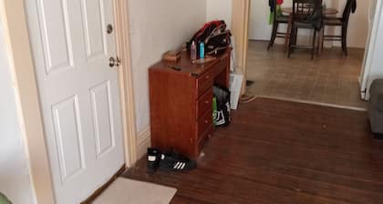 Charming 2-bedroom apartment in delightful Rochester with WiFi, AC