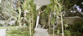 Al Motameyez Stylish 2BR Retreat w/ Private Garden
