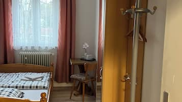 Habitación individual, vista al jardín | Insonorización, wifi gratis y ropa de cama