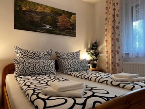 Standard Double Room | Soundproofing, free WiFi, bed sheets - Hotel Hirsch (Fluorn)