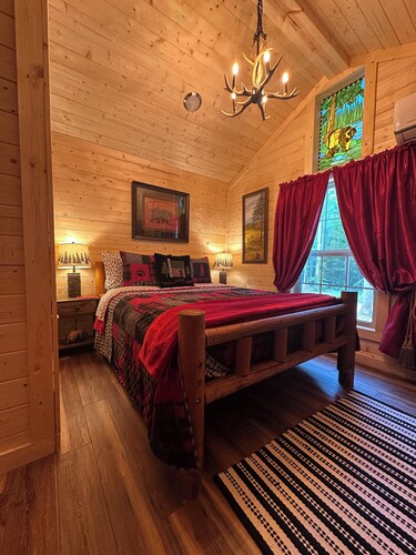 The Big Bear Cabin! Perfect getaway in the Smokey Mountains!