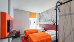 A hotel room with two beds, a TV, a red carpet, and a cityscape mural. - Campanile Venice Mestre (Venice)