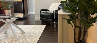 Spacious & Central One Bedroom Apt in Fernwood - 10 min walk to Royal Jubilee!