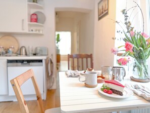 Dining - Classy & cozy apartment in the best neighbourhood - family-friendly and central (Hamburg)