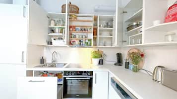 Réfrigérateur, four, plaque de cuisson, lave-vaisselle