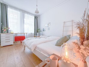 3 soverom, skrivebord, reiseseng for barn og wi-fi (inkludert)