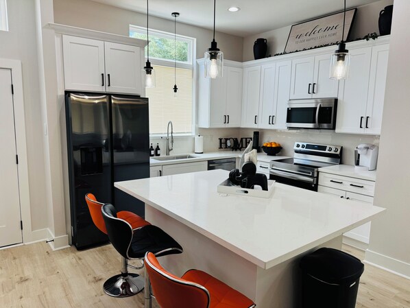 Micro-ondes, four, plaque de cuisson, lave-vaisselle