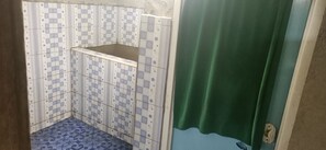 Family Double Room, 1 Bedroom | Bathroom - Nata homestay (Bone Baru)