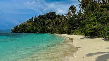 Plage, sable blanc, navette pour la plage