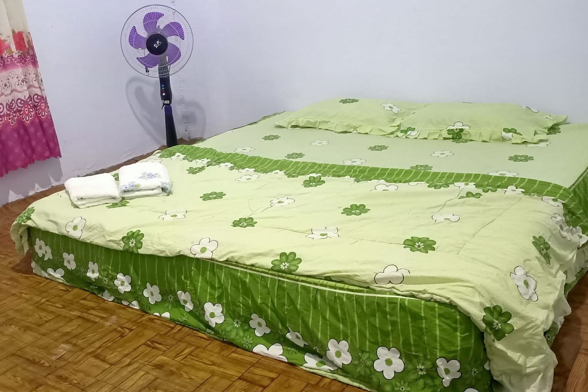 Standard Room | Laptop workspace, blackout drapes, free WiFi, bed sheets