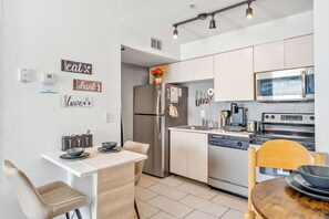 Condo, 1 Queen Bed with Sofa bed, Kitchen, Garden View (Adventure's at Villa Del Sol) | Private kitchen | Fridge, microwave, oven, stovetop