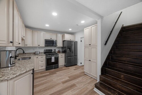 Modern & Spacious 4 Bdr Apt in Gibsonia/Pittsburgh