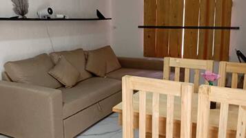 Apartment, 2 Bedrooms, Accessible, Smoking | Living area