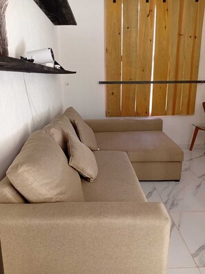 Apartment, 2 Schlafzimmer, barrierefrei, Raucher | Wohnbereich