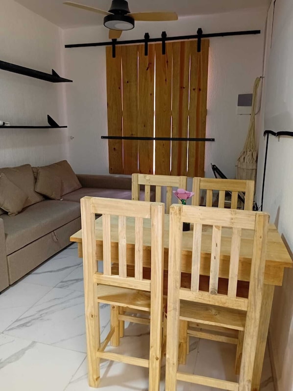 Departamento, 2 habitaciones, con acceso para personas discapacitadas, para fumadores | Área de sala de estar