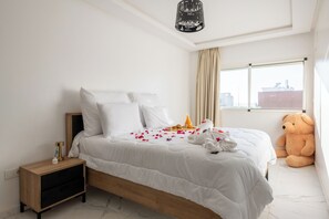 3 habitaciones, tabla de planchar con plancha, wifi y ropa de cama