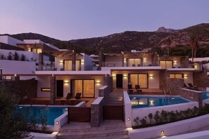 Outdoor pool - Wyndham Loutraki Poseidon Resort (Loutraki-Perachora)