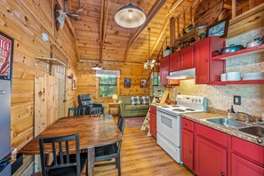 Fridge, oven, stovetop, coffee/tea maker - Mallard Creek Cabin - Classic Escape! (Berkeley Springs)