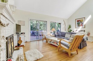 TV, fireplace, DVD player, books - Shelter Island Spacious Getaway with Cozy Fireplace (Shelter Island Heights)