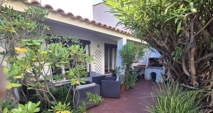 Small villa 200m from the beach