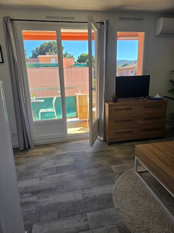 Interior. Charming air-conditioned apartment with balcony facing south-east in Bormes-les-Mimosas