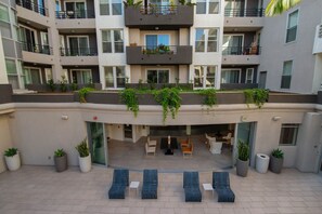 Terrace/patio - Serene Marina Studio · Free Parking · Walk to Beach · Pool · Gym · Hot Tub (Marina del Rey)