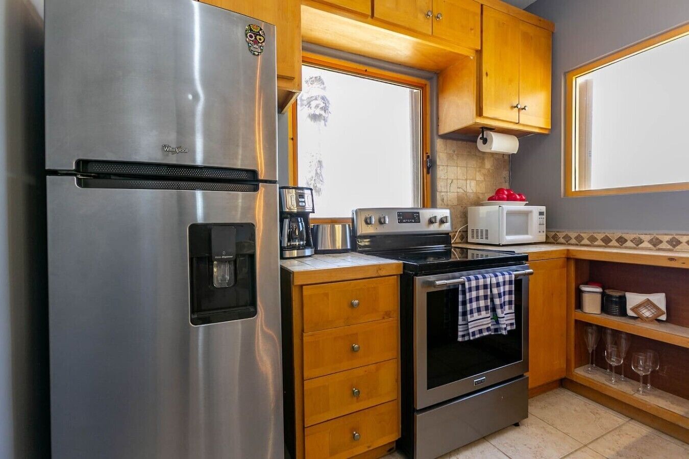 Coffee/tea maker, fridge, microwave, oven
